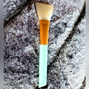 Silicone mask brush